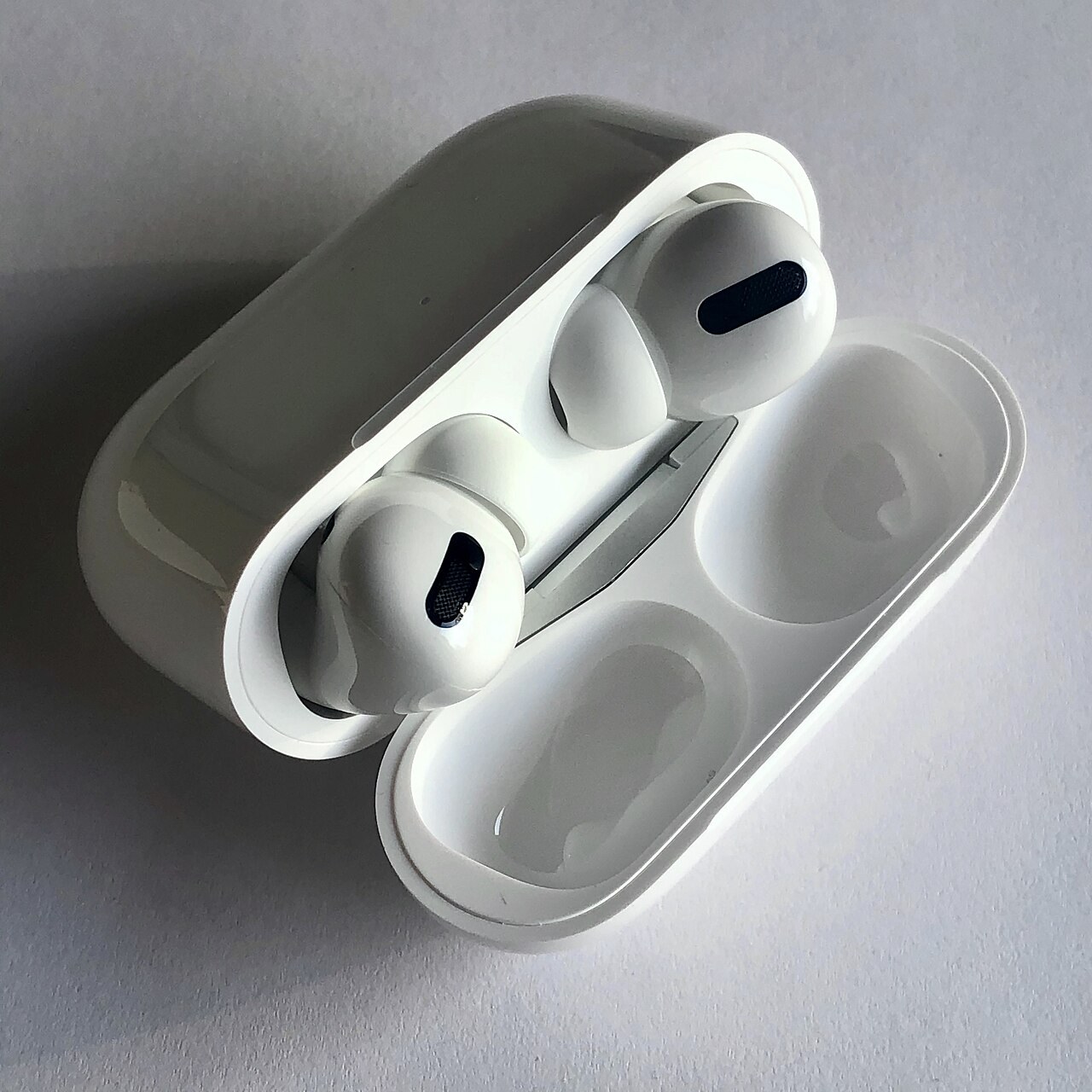 ایرپاد پرو اپل مدل AirPods Pro 2 با کیس MagSafe – تصویر 2