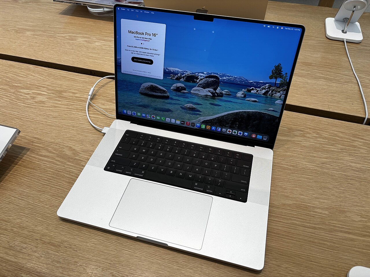 لپ‌تاپ اپل مدل MacBook Pro 16 M4 Max 2025
